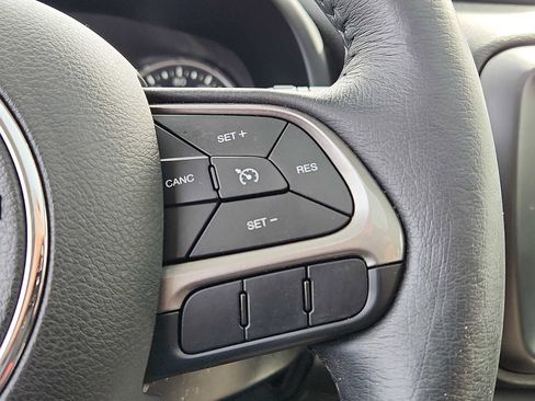 Certified 2022 Jeep Renegade Latitude w/ Sun/Sound Group image 22