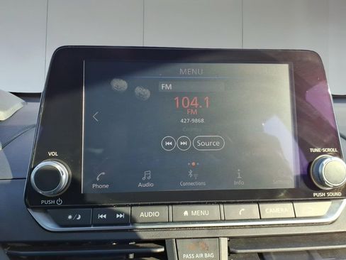 Used 2024 Nissan Altima 2.5 SV image 18