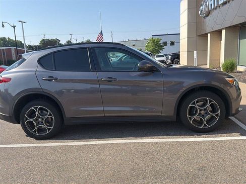 Used 2018 Alfa Romeo Stelvio Sport w/ Quick Order Package 22J Sport AWD/4WD image 3