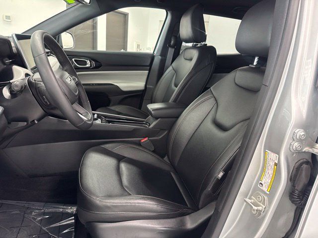 Used 2024 Jeep Compass Limited AWD/4WD image 16