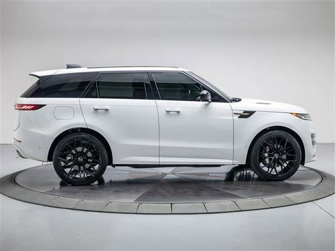 Used 2025 Land Rover Range Rover Sport Dynamic SE AWD/4WD image 6