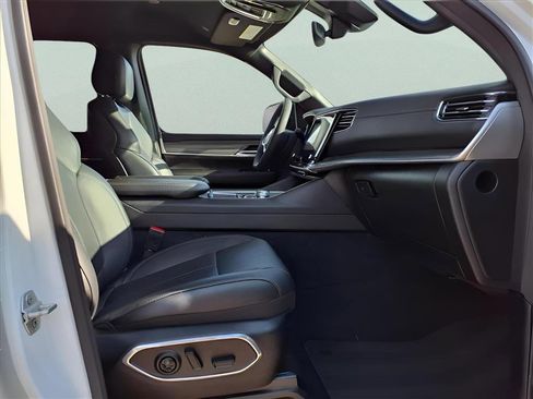 Used 2024 Jeep Wagoneer L Series II w/ Flexible Seating Group image 16