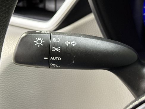 Used 2020 Toyota Corolla LE FWD image 37