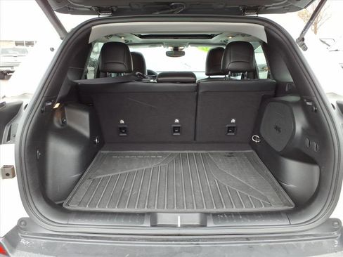 Used 2022 Jeep Cherokee Limited w/ Mopar Interior Package image 24