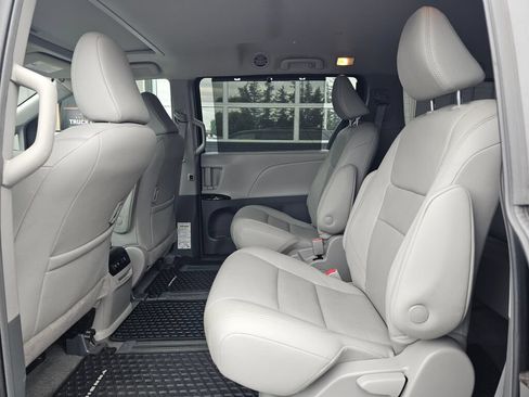 Used 2018 Toyota Sienna XLE AWD/4WD image 18