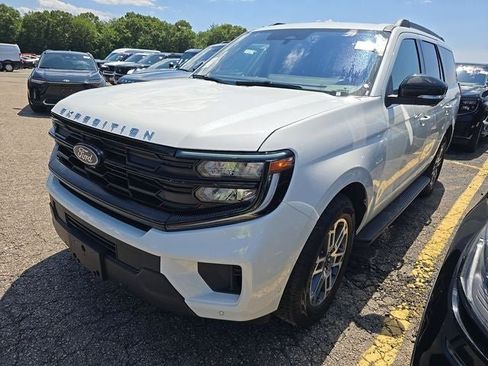 Used 2025 Ford Expedition Active AWD/4WD image 4
