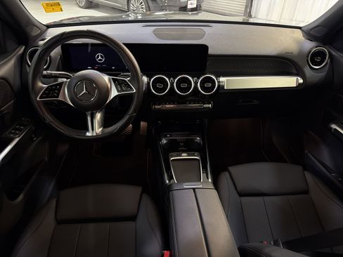 Used 2025 Mercedes-Benz GLB 250 image 22