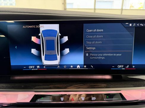 Used 2023 BMW 760i xDrive AWD/4WD image 28
