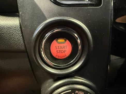 Used 2020 Nissan Titan PRO-4X w/ Pro-4x Convenience Package AWD/4WD image 26
