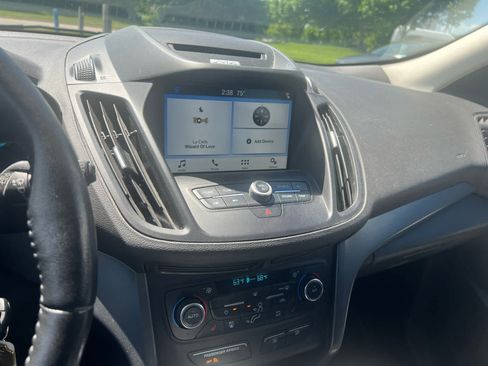 Used 2017 Ford Escape SE w/ SE Leather Comfort Package AWD/4WD image 10