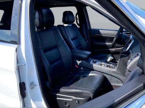Used 2018 Jeep Grand Cherokee Limited AWD/4WD image 8