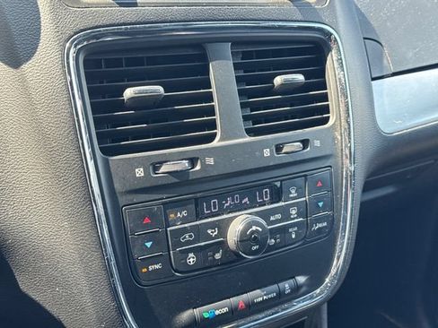 Used 2017 Dodge Grand Caravan GT FWD image 22
