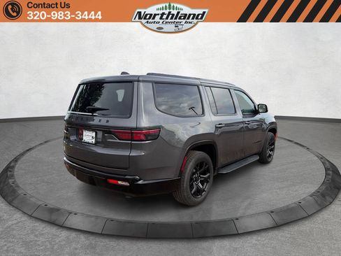 Used 2024 Jeep Wagoneer Series II AWD/4WD image 5