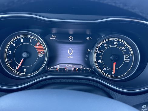 Used 2022 Jeep Cherokee Latitude Lux w/ Sun & Sound Group image 28