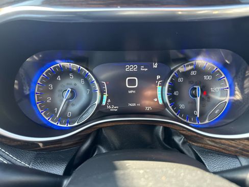 Used 2023 Chrysler Pacifica Limited w/ Uconnect Theater Family Group AWD/4WD image 24
