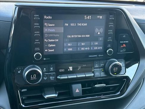 Used 2022 Toyota Highlander XLE FWD image 27