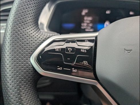 Certified 2023 Volkswagen Tiguan SE R-Line FWD image 13