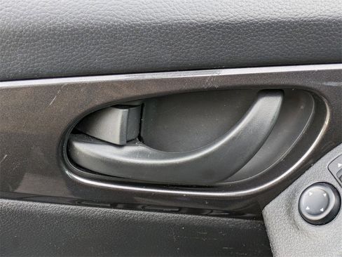 Used 2020 Nissan Rogue S image 23