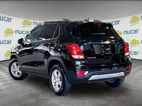 Used 2022 Chevrolet Trax LT w/ LT Convenience Package image 4
