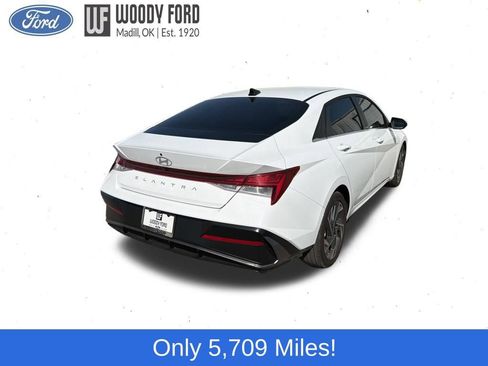 Used 2025 Hyundai Elantra SEL FWD image 4