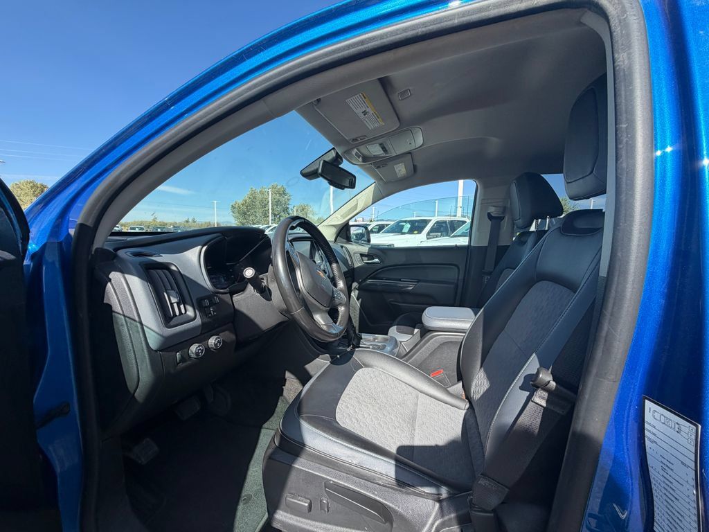 Used 2018 Chevrolet Colorado Z71 AWD/4WD image 3