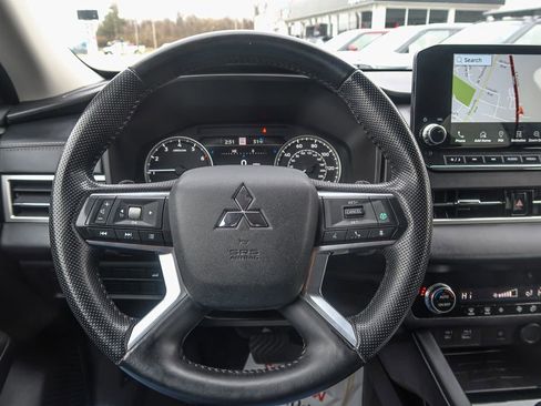 Used 2022 Mitsubishi Outlander SE image 28