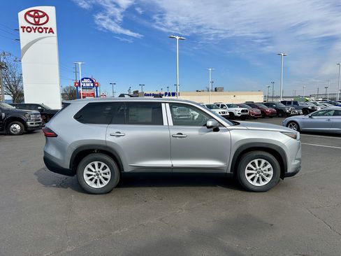 New 2026 Toyota Grand Highlander XLE image 3