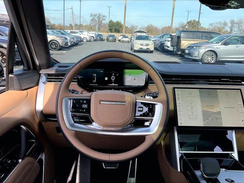 New 2025 Land Rover Range Rover Long Wheelbase SE image 15