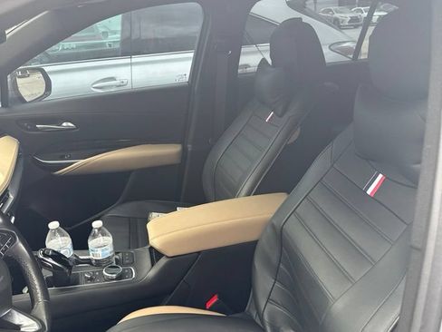 Used 2024 Cadillac XT4 Premium Luxury FWD image 4