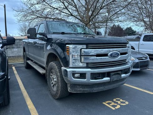 Used 2018 Ford F250 Lariat w/ Lariat Value Package image 5