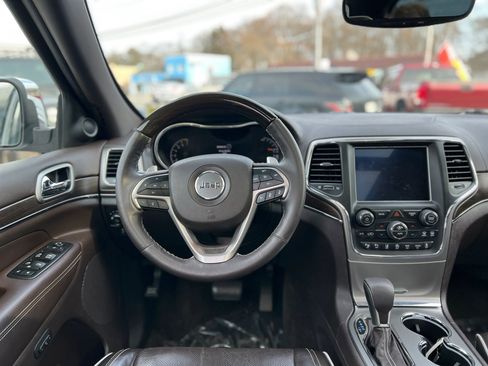Used 2018 Jeep Grand Cherokee Overland image 11