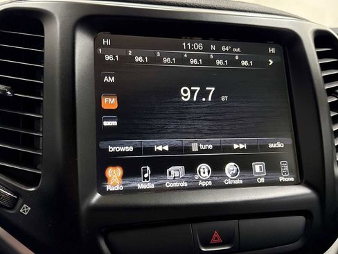 Used 2018 Jeep Cherokee Latitude Plus w/ Comfort/Convenience Group image 18