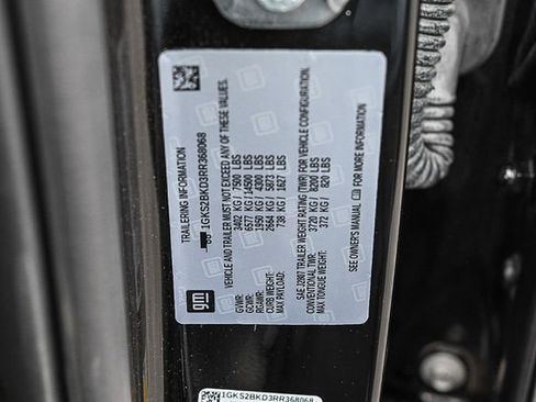 Used 2024 GMC Yukon SLT w/ SLT Luxury Package image 29