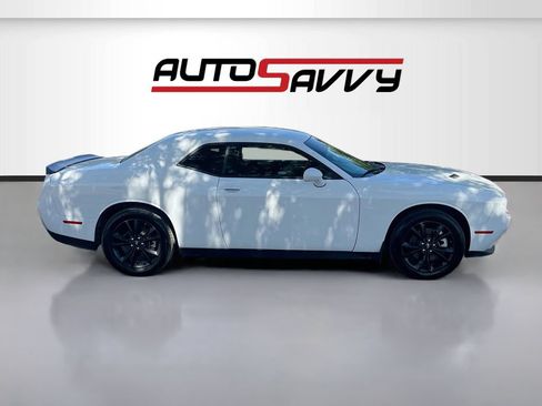 Used 2022 Dodge Challenger SXT w/ Driver Convenience Group AWD/4WD image 8