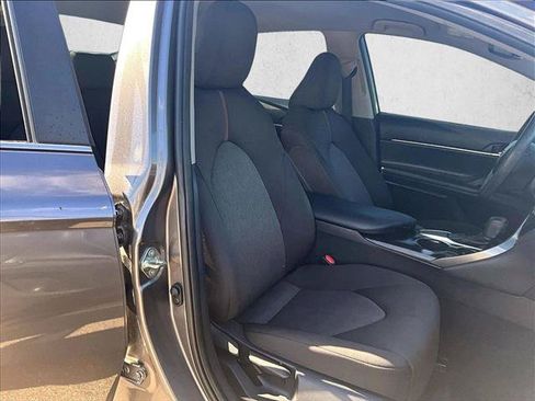 Used 2019 Toyota Camry LE FWD image 9