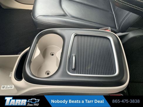 Used 2023 Chrysler Pacifica Touring-L FWD image 21