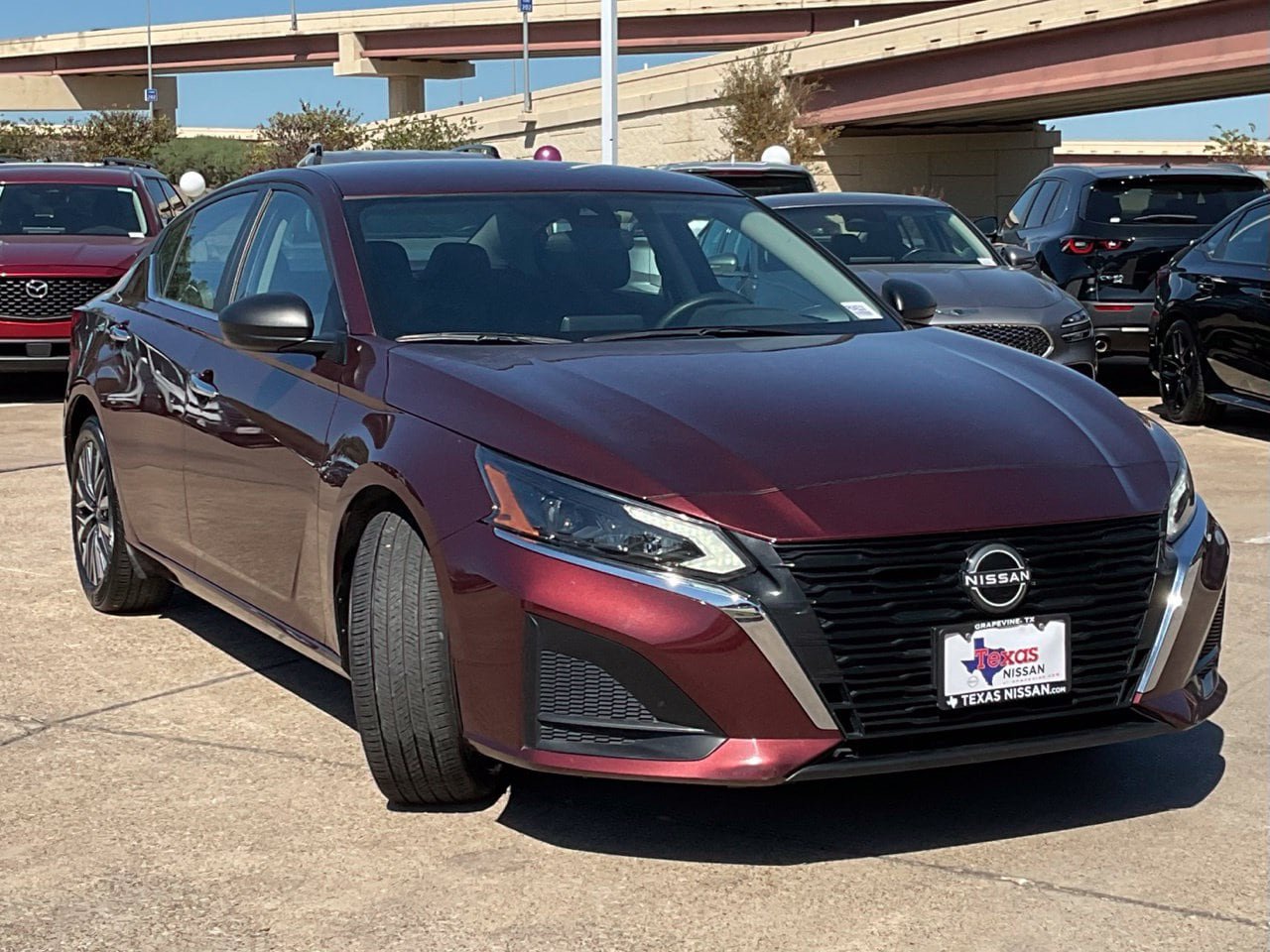 Used 2025 Nissan Altima 2.5 SV FWD image 3