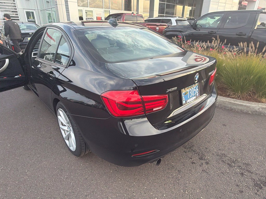 Used 2016 BMW 320i xDrive Sedan AWD/4WD image 6