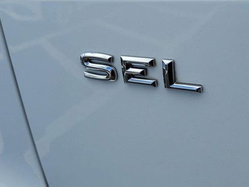 Used 2018 Volkswagen Atlas SEL FWD image 30