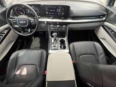 Used 2023 Kia Carnival LX FWD image 14