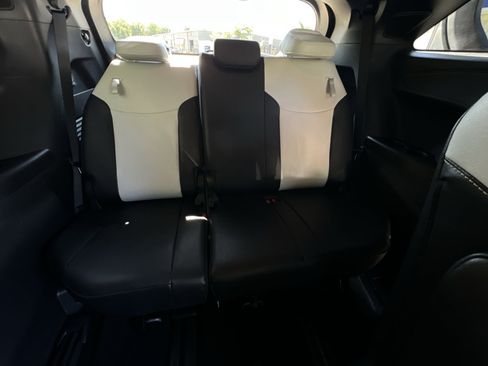 Used 2025 Toyota Sienna XSE w/ XSE Plus Package FWD image 35