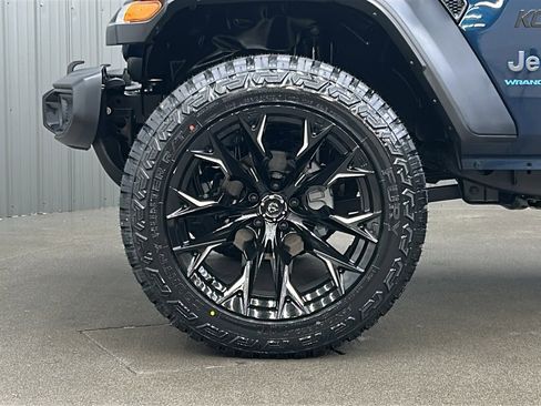 Used 2025 Jeep Wrangler Sport S 4xe image 9