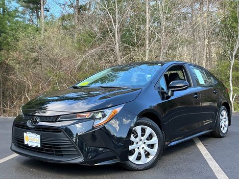 Used 2023 Toyota Corolla LE FWD image 1