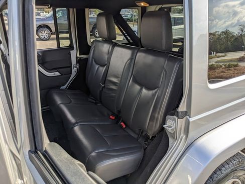 Used 2017 Jeep Wrangler Unlimited Sahara w/ Connectivity Group image 31