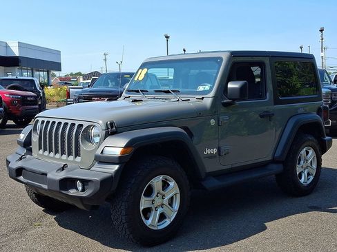 Used 2018 Jeep Wrangler Sport AWD/4WD image 3