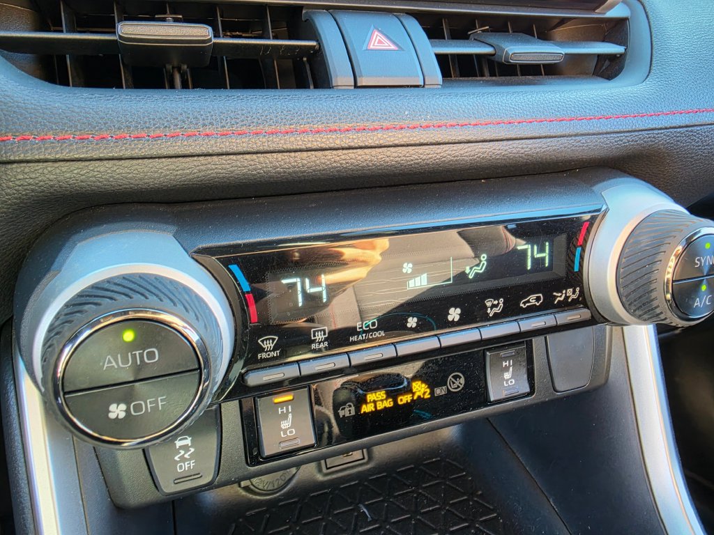 Used 2023 Toyota RAV4 SE w/ Weather & Moonroof Package AWD/4WD image 32
