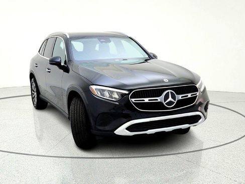Certified 2025 Mercedes-Benz GLC 300 image 4