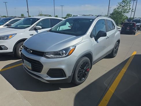 Used 2019 Chevrolet Trax LT w/ Redline Edition AWD/4WD image 2