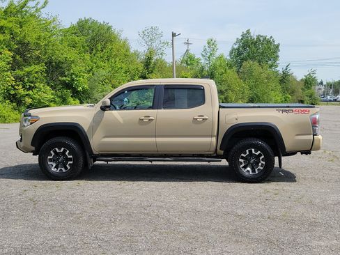 Used 2020 Toyota Tacoma TRD Off-Road w/ Technology Package AWD/4WD image 8