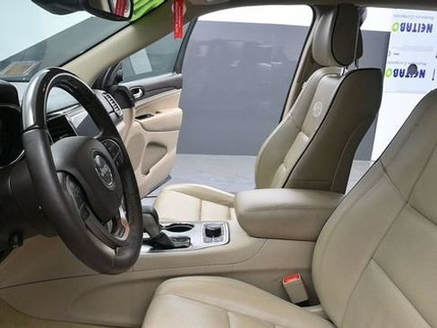 Used 2020 Jeep Grand Cherokee Overland AWD/4WD image 15